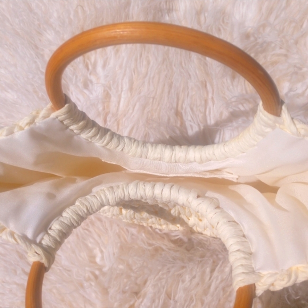 Woven cream hand purse - Picture 3 of 4
